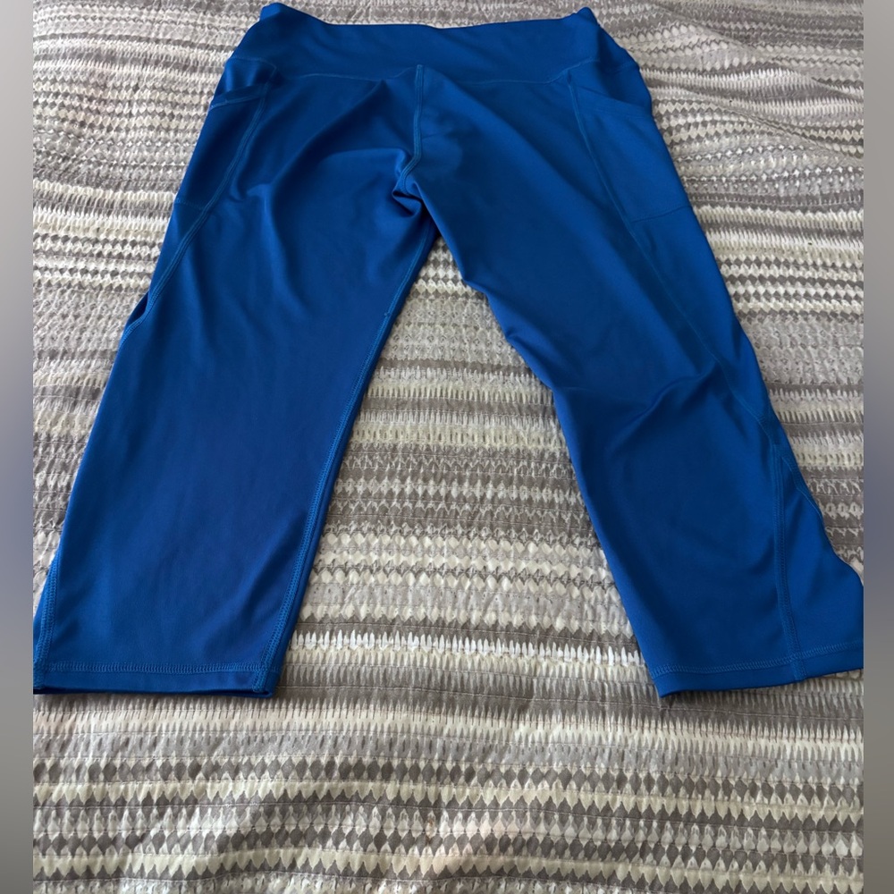Blue capri leggings with 2 pockets Sz L/xl